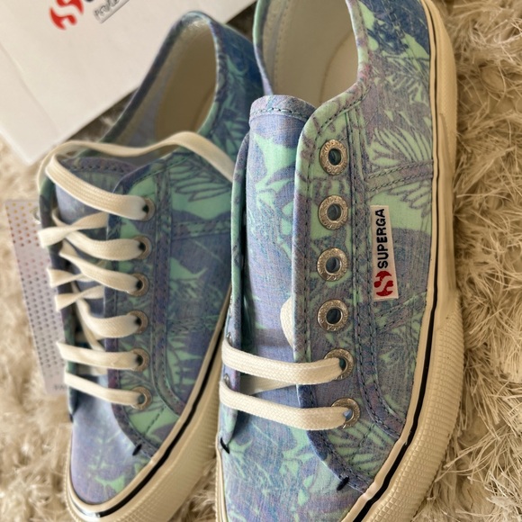 New in Box Superga Blue Hawaiian Sneakers - Picture 5 of 6